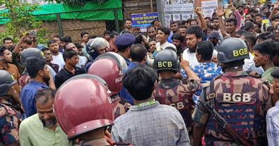 যানজট নিরসনে কাজ করতে গিয়ে শিক্ষার্থীদের ওপর হামলা, আহত ১০
